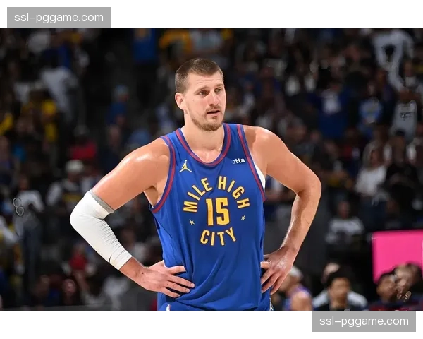 掘金客场对阵快船半场24-25 约基奇三双表现持续稳定